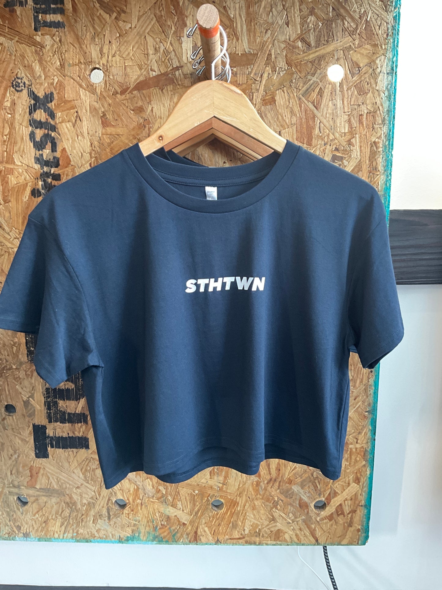 STHTWN navy/rainbow crop