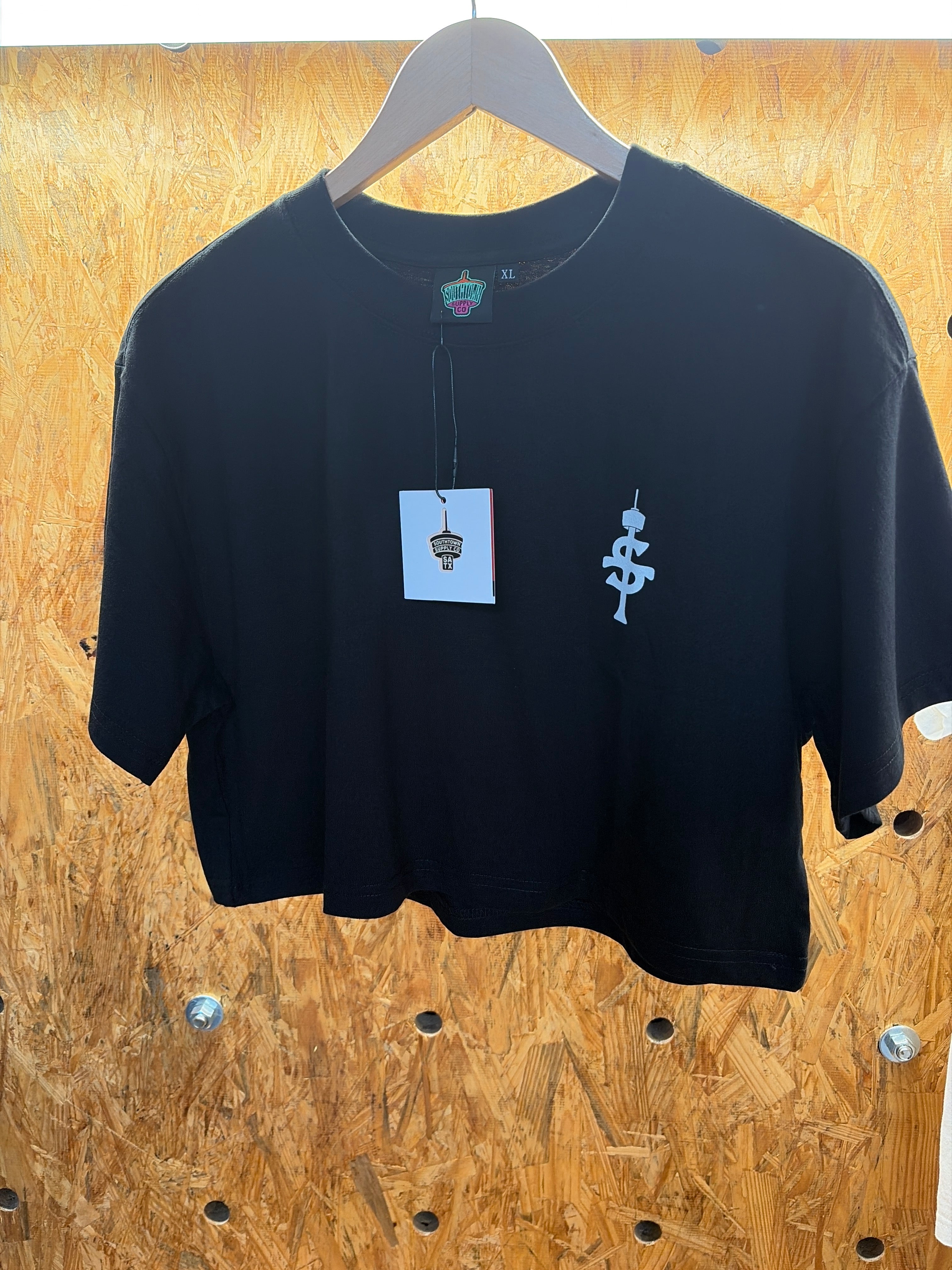 Skelton bartenders crop black