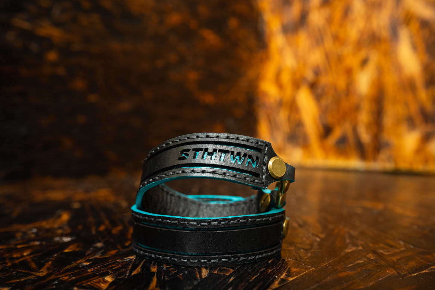 STHTWN Leather wrist cuff Black/blue