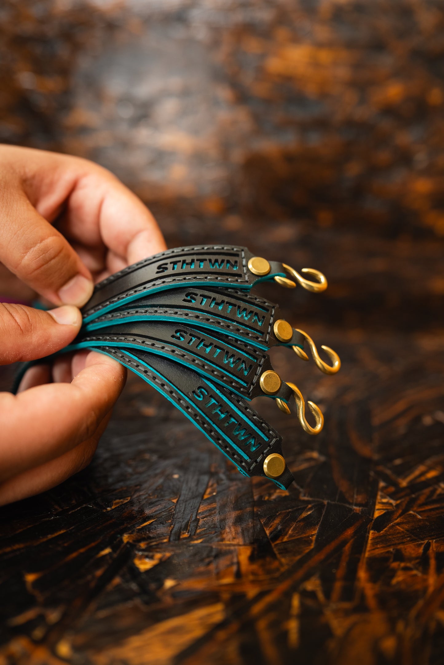 STHTWN Leather wrist cuff Black/blue