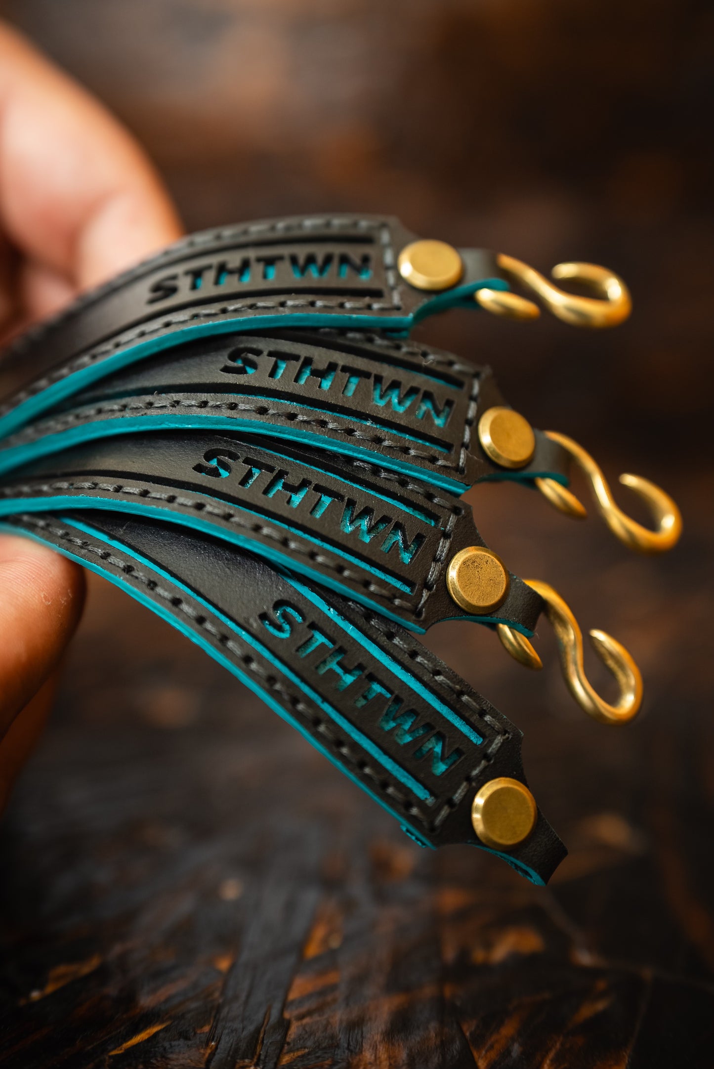 STHTWN Leather wrist cuff Black/blue